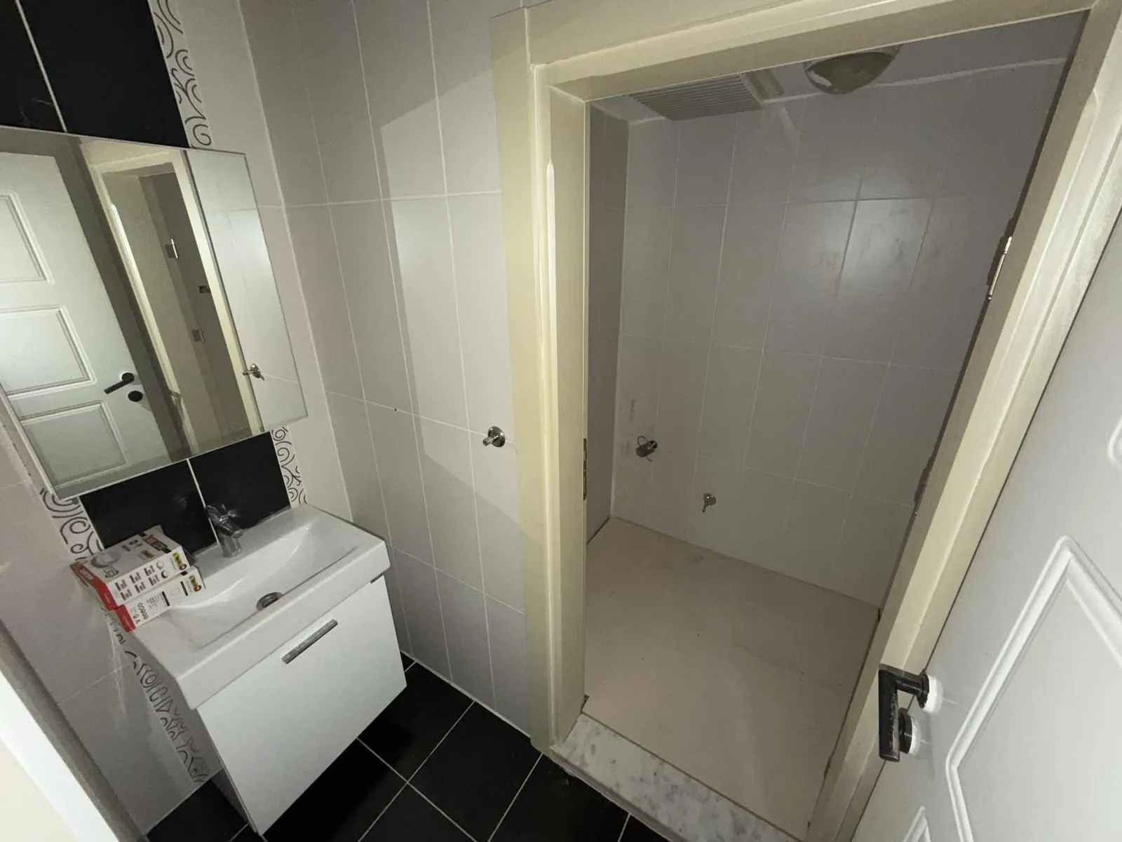 SERDİVAN 32 EVLER MAH'DE SATILIK GARAJLI 3+1 DAİRE