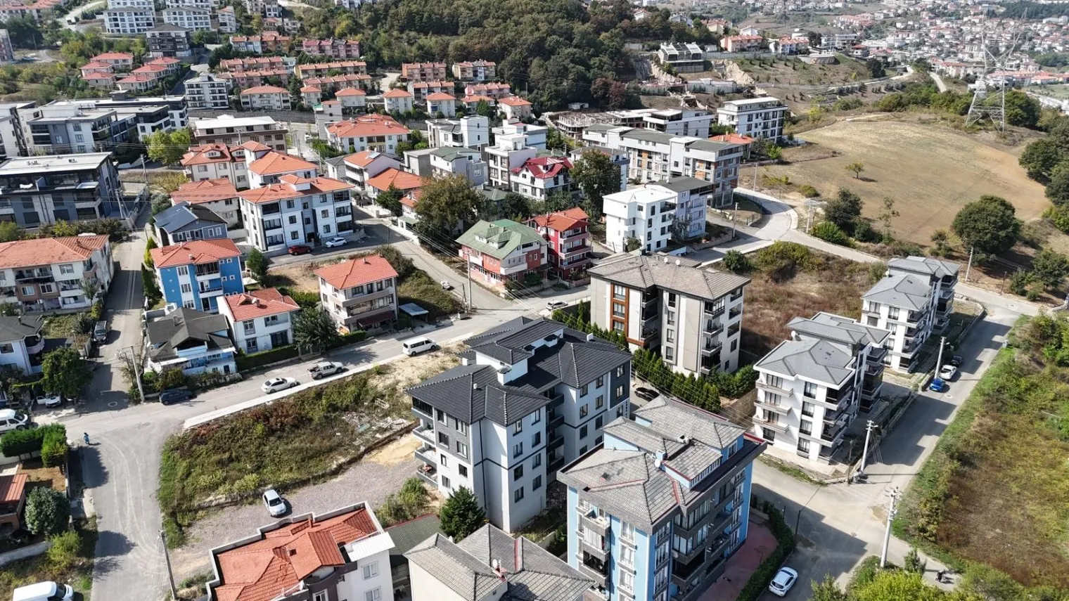 SERDİVAN 32 EVLER MAH'DE SATILIK 3+1 DAİRE