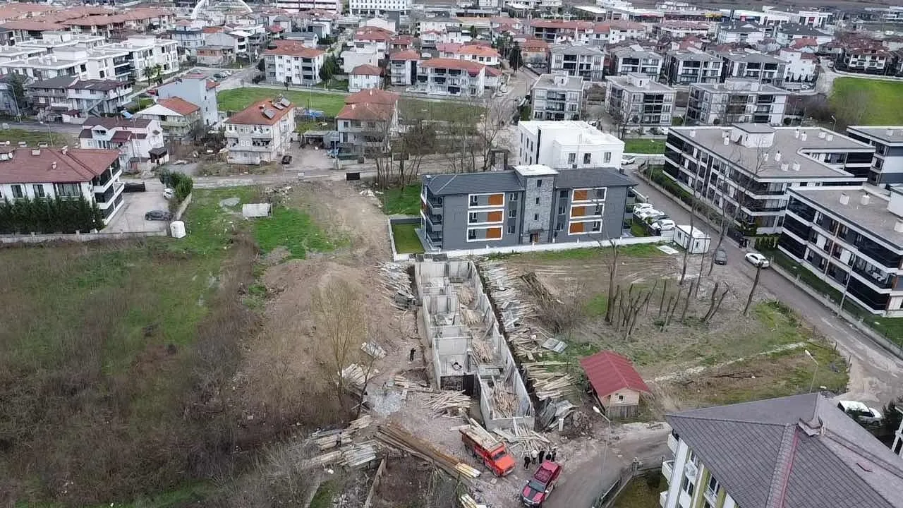 SERDİVAN YAZLIK'TA PROJEDEN SATILIK 2+1 DAİRELER