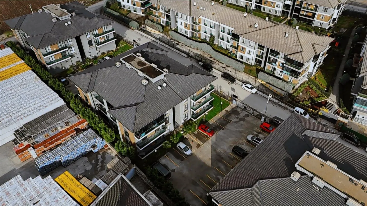 ADAPAZARI TEKELER MAH. KİRALIK 3+1 135 M2 ARAKAT DAİRE.