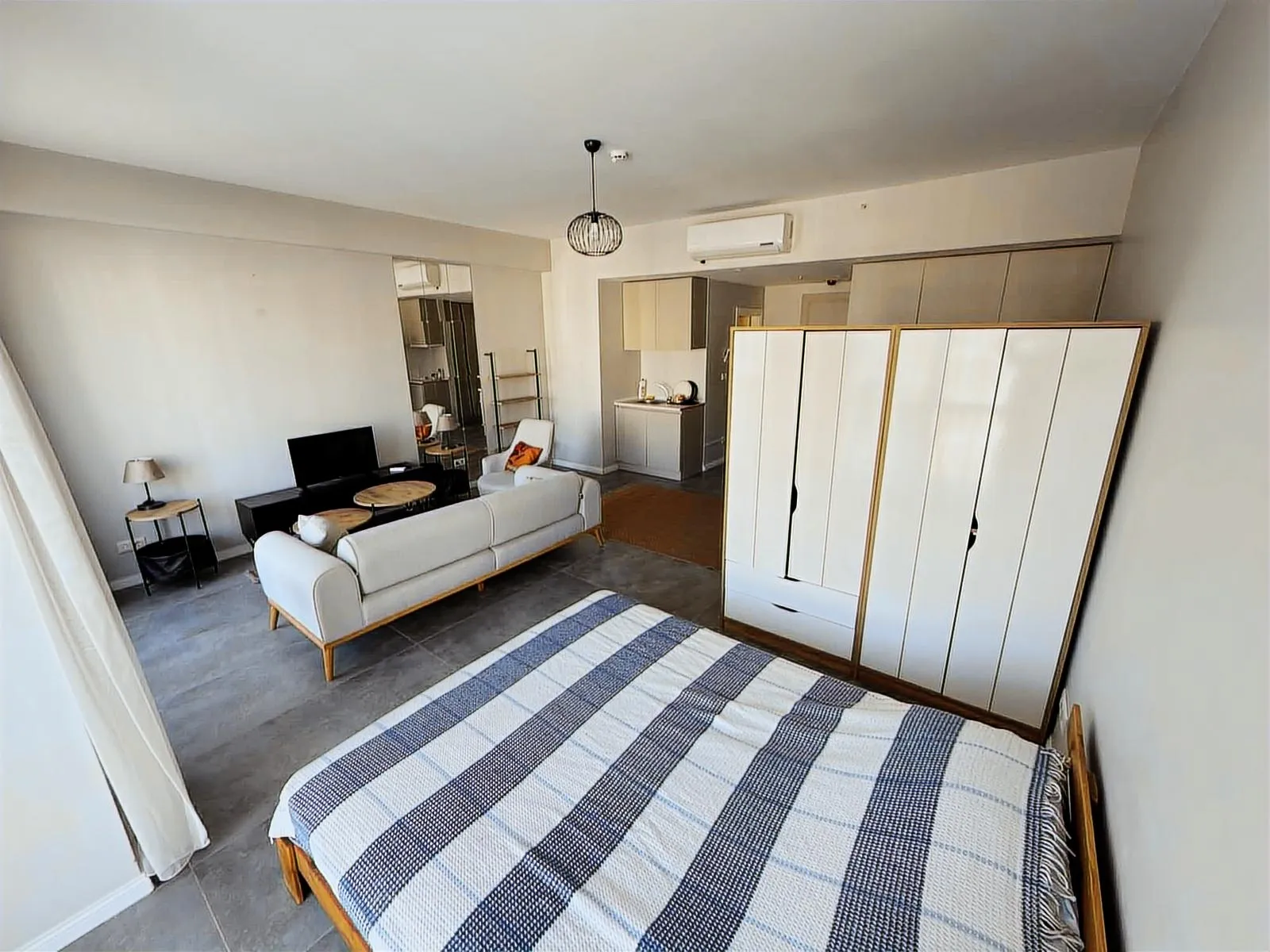 CADDE54 AVM'DE 1+0 50 M2 EŞYALI DAİRE