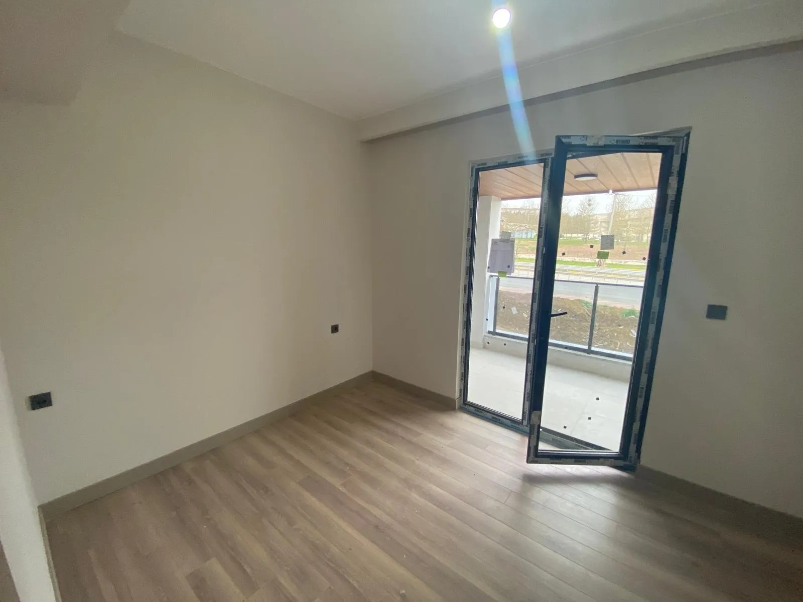 ADLİYE KARŞISI KİRALIK SIFIR 2+1 DAİRE ASANSÖRLÜ BİNA