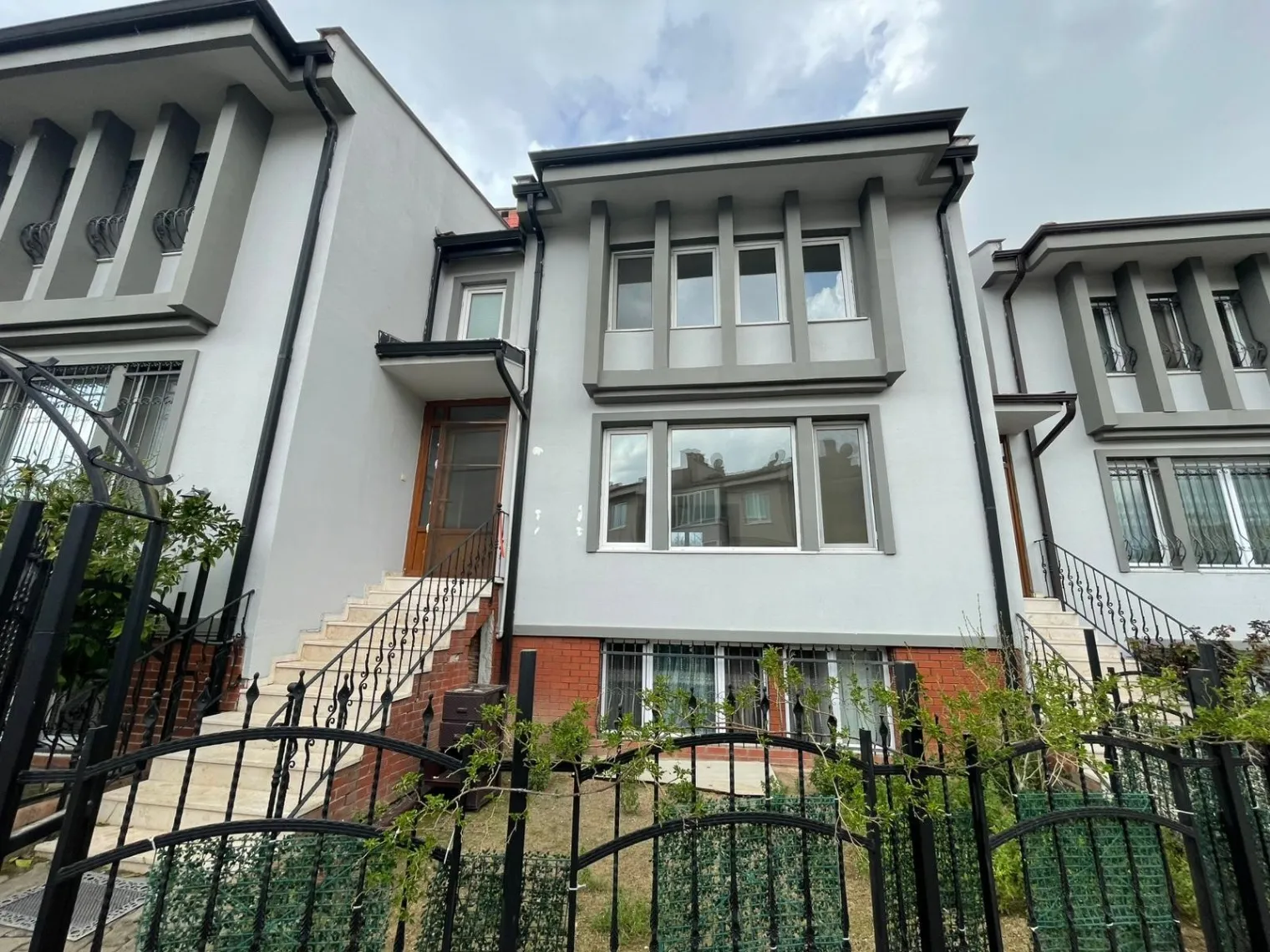 SERDİVAN KEMALPAŞA MAH'DE KİRALIK 4+1 BAHÇELİ DUBLEX DAİRE