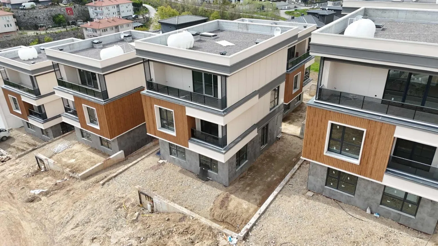 SERDİVAN İSTİKLAL MAH. KİRALIK 5+1 250 M2 LÜX VİLLA
