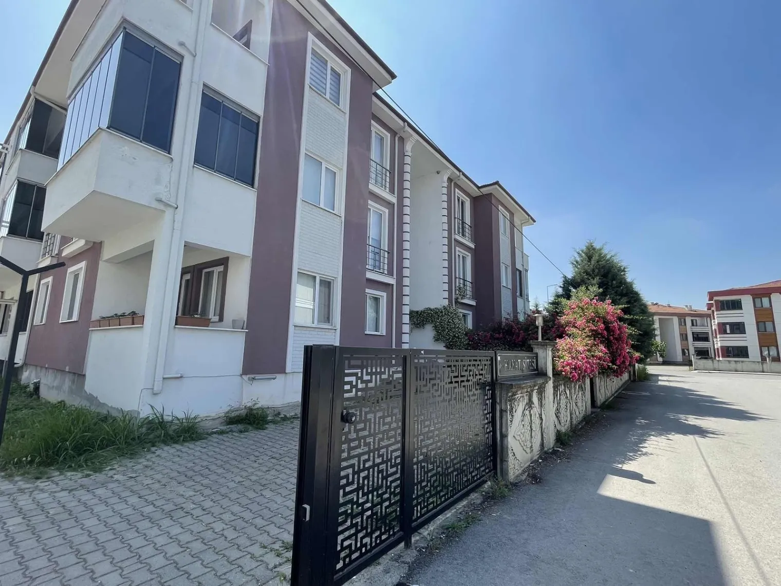 SERDİVAN YAZLIK MAHALLESİ KİRALIK 2+1 DAİRE.