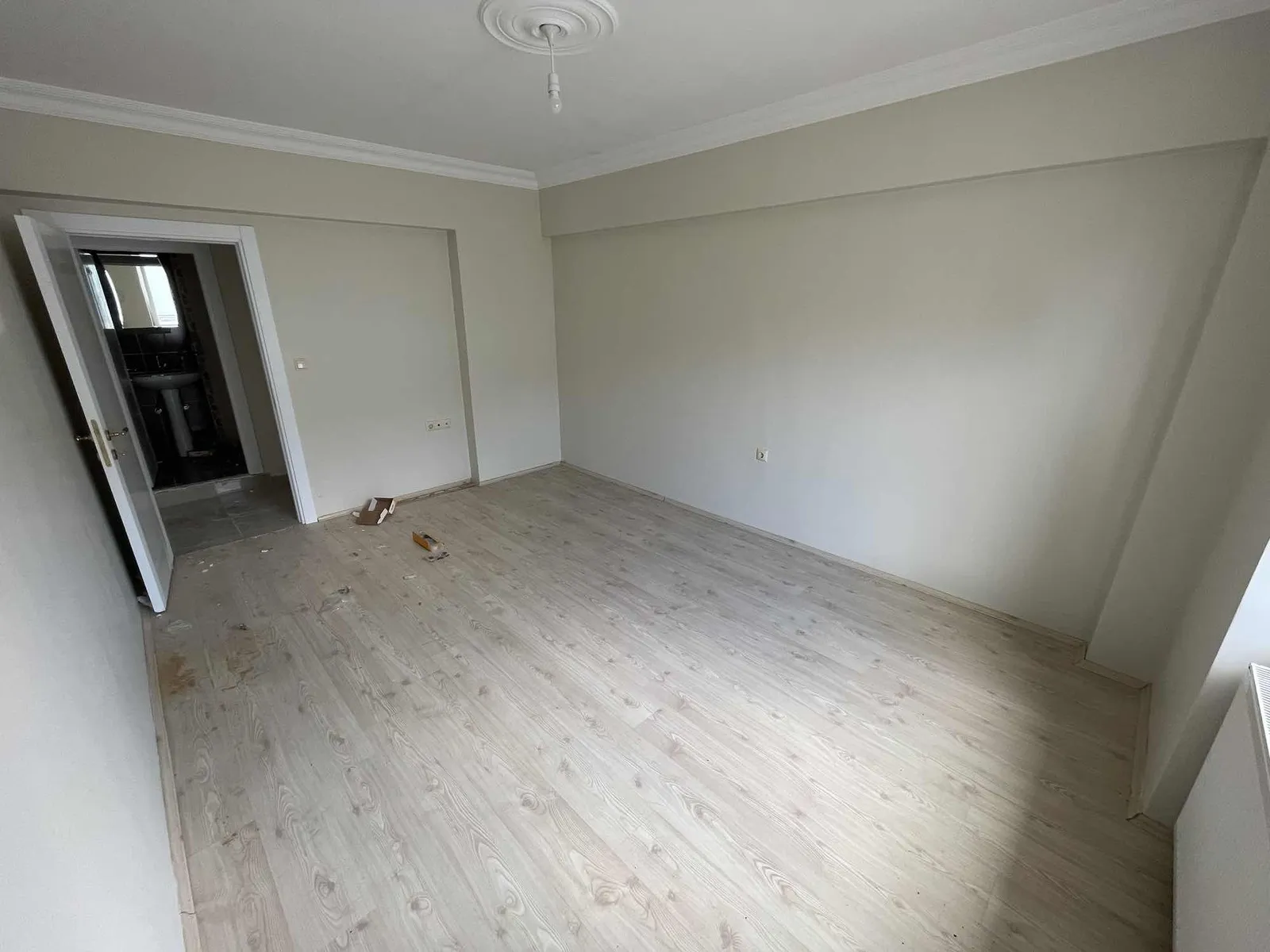 ARABACI ALANI MAH'DE SATILIK 3+1 GARAJLI 3.KAT GENİŞ DAİRE